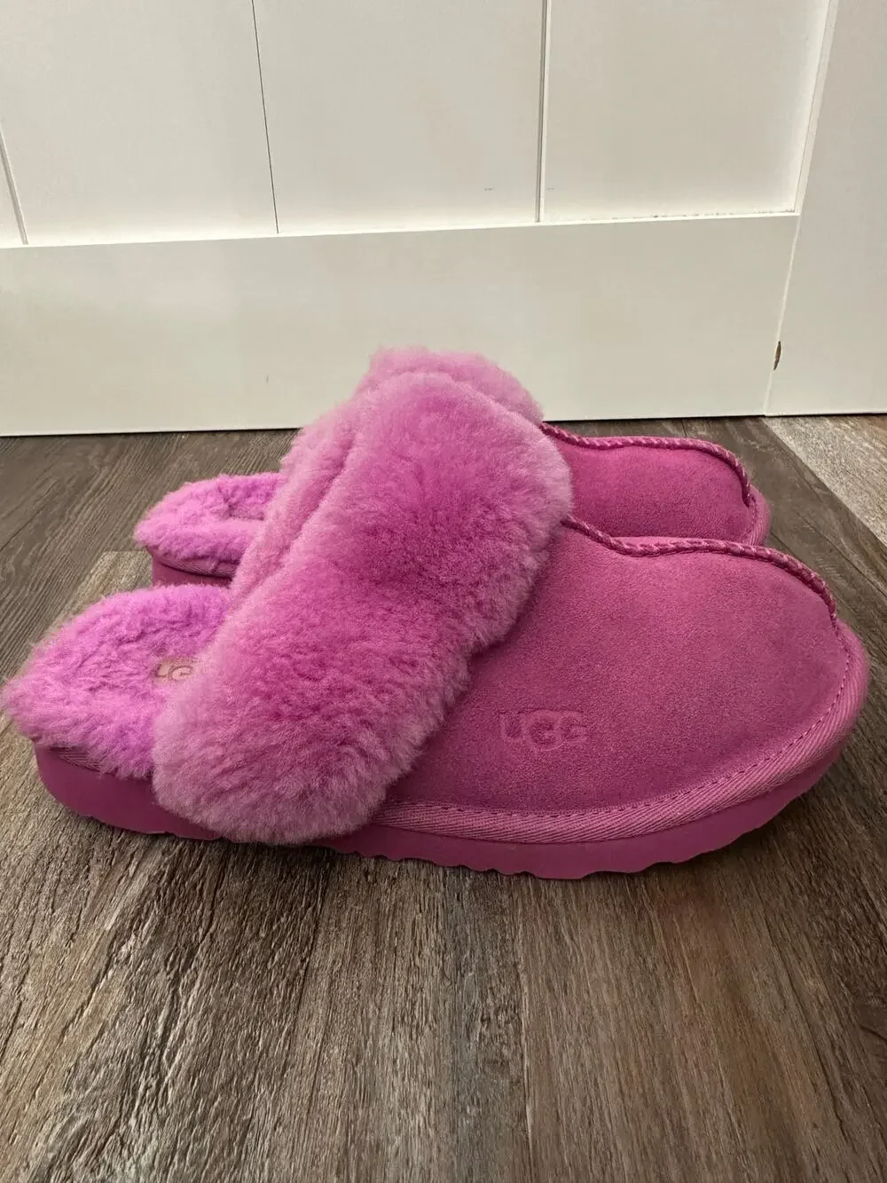 UGG Cozy II scuff slipper in the color Purple Ruby sz 4 youth